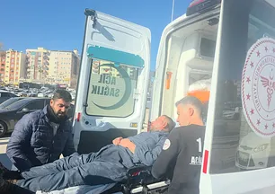 Şanlıurfa'da adliye önünde kavga; 2 yaralı