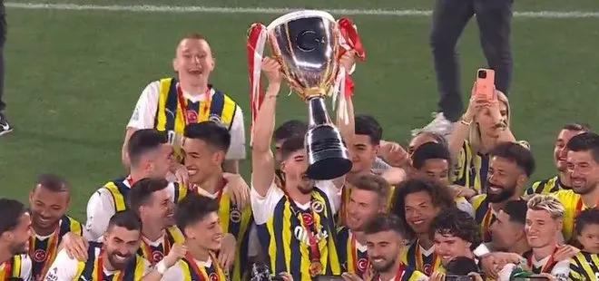 Fenerbahçe 5 yıldızlı formayla kupa törenine çıktı! TFF ceza verecek mi? İşte o talimat...