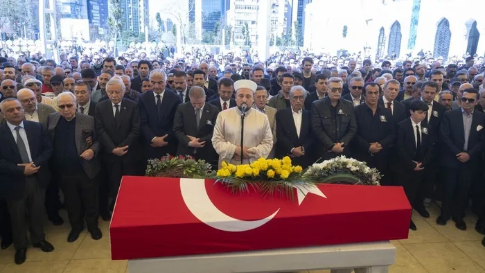 Türk sinemasının ’Kötü adamı’ Nuri Alço’dan kötü haber! Beyin kanaması geçirdi | Eşi Burcu Alço’dan açıklama