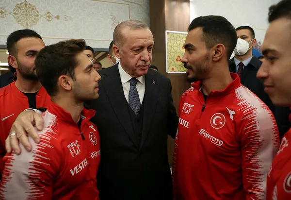 baskan-erdogandan-sporcularla-duzenlenen-iftar-programinda-onemli-aciklamalar-1650481959957.jpg Başkan Erdoğan'dan sporcularla düzenlenen iftar programında önemli açıklamalar - 1