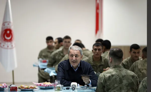 son-dakika-milli-savunma-bakani-hulusi-akar-teroristlerle-mucadelemiz-surecek-1657356240906.jpg Son dakika: Milli Savunma Bakanı Hulusi Akar: Teröristlerle mücadelemiz sürecek - 1