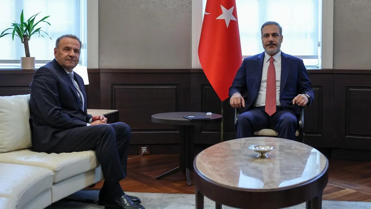 Bakan Fidan Sırbistan'daki Türkiye Büyükelçiliği'nde Layic'i kabul etti