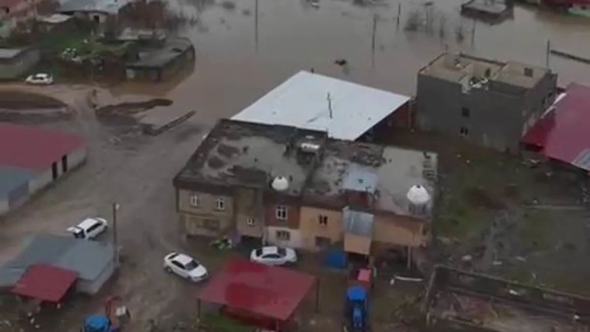 Diyarbakır'da sağanak felaketi: Yerleşim yerlerini su bastı