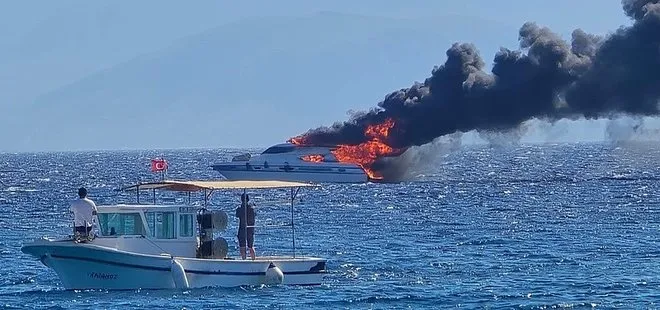 İzmir'de korku dolu anlar! Lüks tekne alevler içinde kaldı