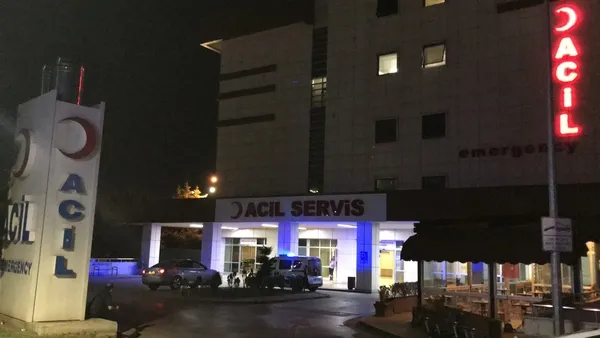 1689388250191.jpg Gece kulübünde başlayan kavga sokağa taştı: 1 kişi bıçaklanarak yaralandı - 3