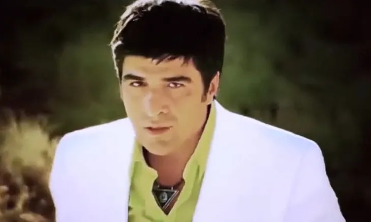 İbrahim Erkal’ın eşi ve çocukları bu evde yaşıyor! Salonun en özel köşesi...