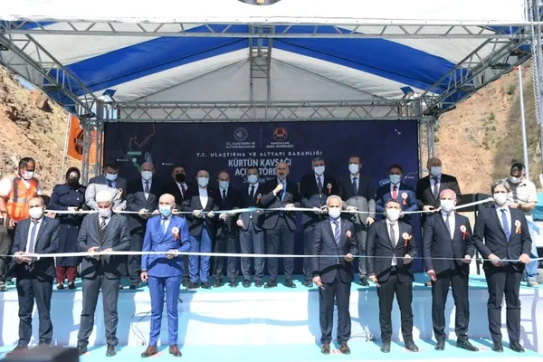 Ulaştırma ve Altyapı Bakanı Adil Karaismailoğlu Kürtün Ayrım Kavşağı’nın açılışını gerçekleştirdi - 5