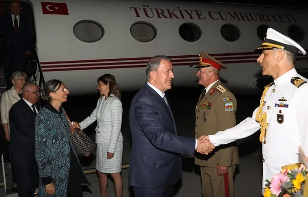 Milli Savunma Bakanı Hulusi Akar Romanya Cumhurbaşkanı Iohannis ile görüştü - 1