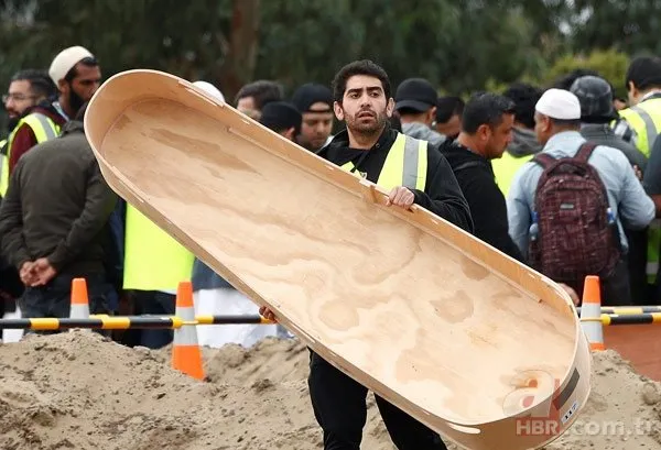 Yeni Zelanda'da kadın polisten anlamlı hareket