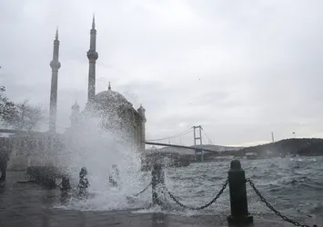 İstanbul'da hava bir anda karardı