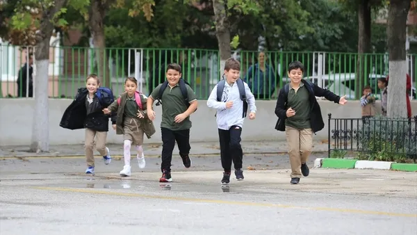 Son dakika: Milyonlarca öğrencinin karne heyecanı! Yarıyıl tatili için son ders zili bugün çalacak | MEB’den yarıyıl tatilinde bir ilk