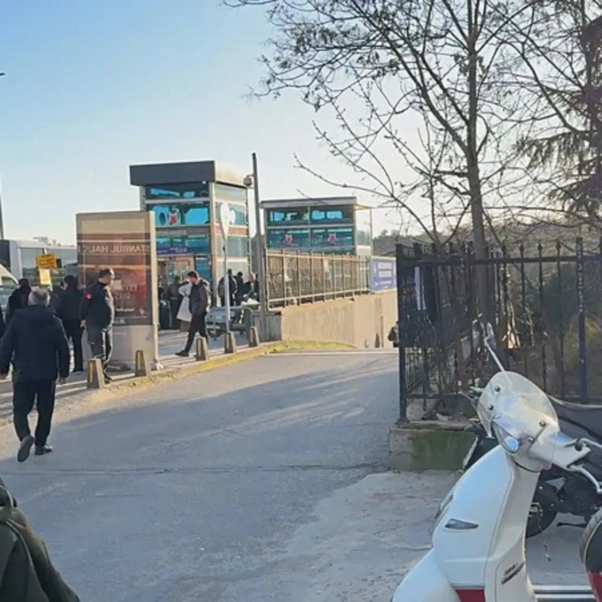 M2 metrosunda feci olay! Raylara atlayan lise öğrencisi hayatını kaybetti | Son mesajı ortaya çıktı