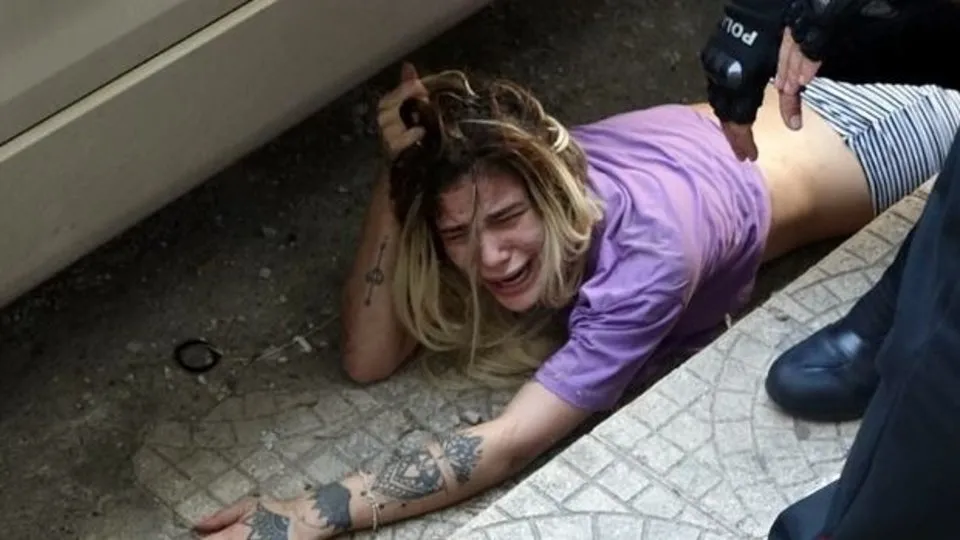 Antalya’da genç kız ‘Beni kurtarın’ diyerek camdan atladı! İfadeleri kan dondurdu