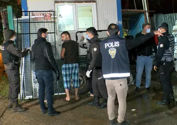 Sancaktepe'de ülkeye kaçak yollarla giren yabancılar gözaltında