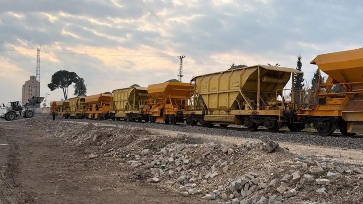 Suriye sınırında 350 kilometrelik hat tren trafiğine açıldı