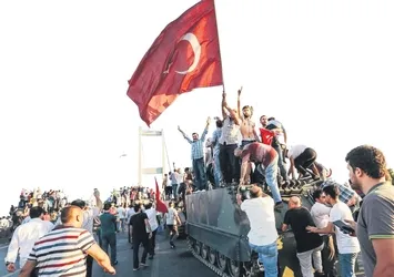 Millet demokrasinin yanında ekonomiyi de muhafaza etti!