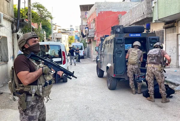 mersinde-deasa-safak-operasyonu-drone-ile-tespit-edilip-yakalandi-1656650445893.jpg Mersin'de DEAŞ'a "şafak" operasyonu! Drone ile tespit edilip yakalandı - 5