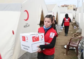 Türk Kızılay’ı depremzedelerin yanında! Gönüllü kadınlar sahada
