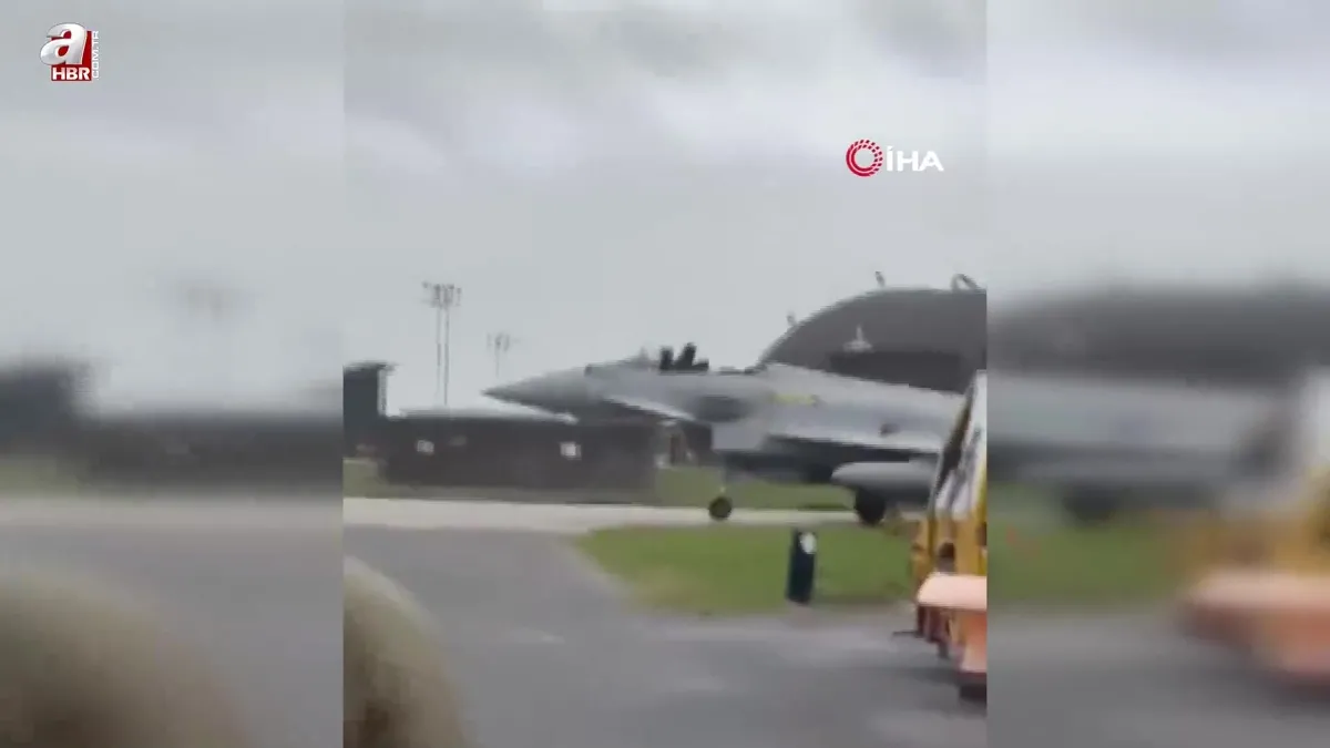 Kuş çarpan savaş uçağı acil iniş yaptı!