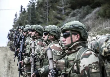 60 bin komando Suriye sınırında | Video