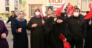 Otele değil HDP İl Binasının önüne gel!