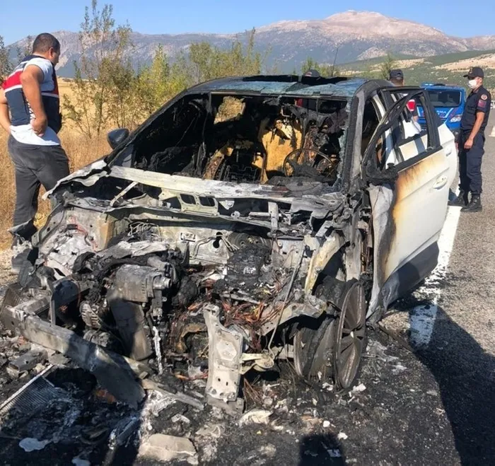 Sıfır araç alan kadın doktor ve eşi ölümden döndü! - 2