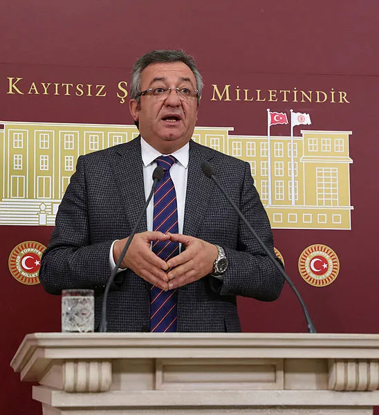 CHP'de korsan toplantı gerilimi! Görüntüsüyle alay konusu olan Engin Altay'dan Kılıçdaroğlu'na rest - 3