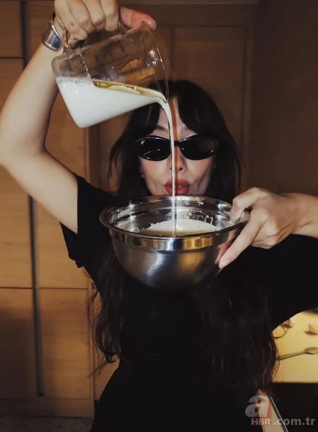 Neslihan Atagül mutfakta döktürdü: "Bayram pastası hazır" 1