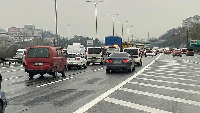 Son dakika: FSM Köprüsü’ndeki zincirleme kaza! TEM Otoyolunda trafiği felç etti - 2