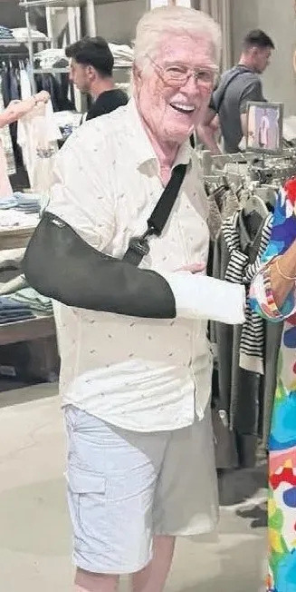 izzet-gunay-saglik-durumu-nasil-apar-topar-hastaneye-kaldirilmisti-boyle-goruntulendi-1720165920226.jpg İzzet Günay'ın sağlık durumu nasıl? Apar topar hastaneye kaldırılmıştı! Böyle görüntülendi... - 4