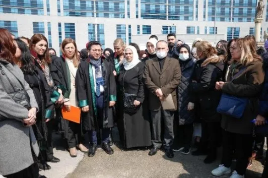 samuray-kiliciyla-can-goktug-boz-tarafindan-oldurulen-basak-cengiz-cinayeti-davasinin-ardindan-acili-aile-konu-1648212871632.jpg Samuray kılıcıyla Can Göktuğ Boz tarafından öldürülen Başak Cengiz cinayeti davasının ardından acılı aile konuştu - 2