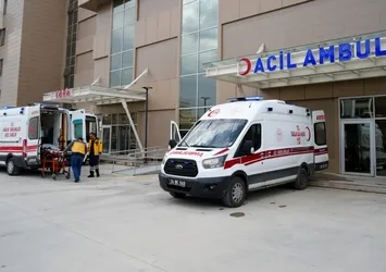 Refüje çarpan motosikletin sürücüsü öldü