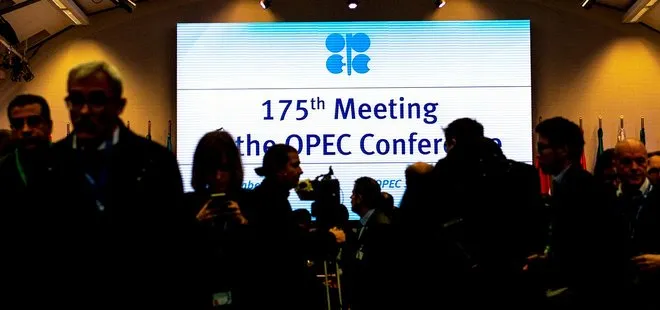 OPEC petrol üretimini azaltmak için anlaştı