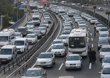 İstanbul'da bazı yollar trafiğe kapatıldı