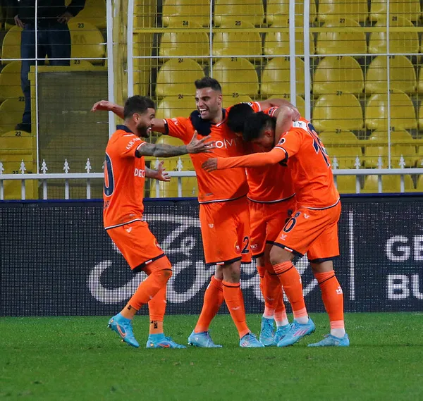 Başakşehir’den Kadıköy zaferi! Fenerbahçe 0-1 Başakşehir MAÇ SONUCU-ÖZET