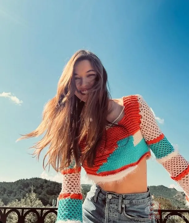 Afra Saraçoğlu'nu tatil dönüşü bakın kim karşıladı! "İkinci babam" 3