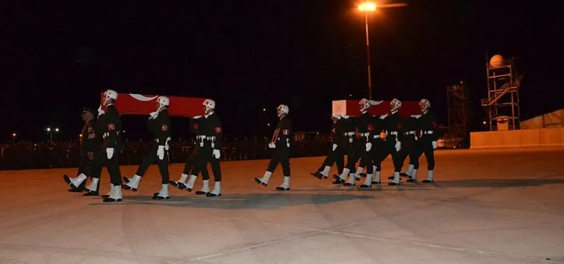 Hakkari'de şehit askerler için tören düzenlendi