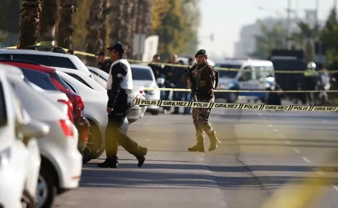 Antalya'da bankada soygun girişimi - 2