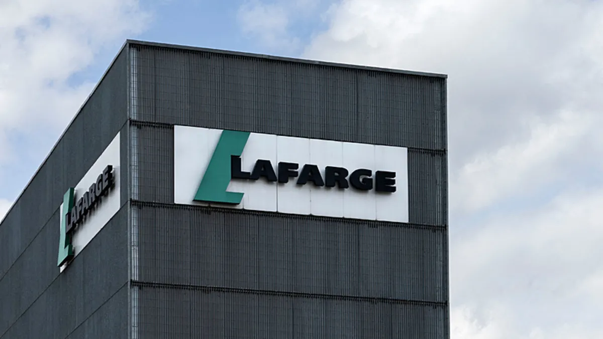Suriye'de terör örgütü finanse etmekle suçlanıyor: Fransız Lafarge'a tarihi yargılama