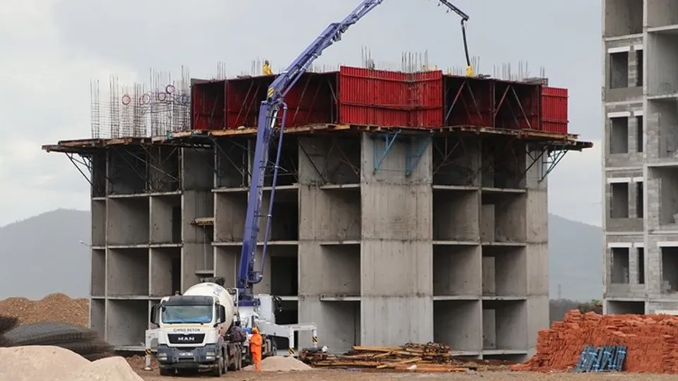 Deprem bölgesinde yerinde dönüşüm! Yarısı devletten evinin yerine yenisini yap