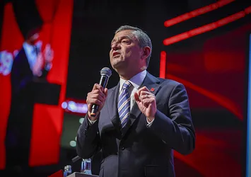 CHP’de büyük skandal: Yolsuzluk şüphelileri parti zirvesine taşındı!