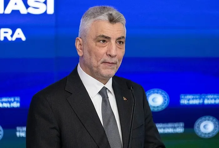 bakan-bolattan-fahis-fiyati-sikayet-cagrisi-cimer-e-devlet-alo-175-ve-mobil-uygulama-1736330665300.jpeg Ticaret Bakanı Ömer Bolat, fahiş fiyatlarla ilgili vatandaşa şikayet çağrısında bulundu (AA)