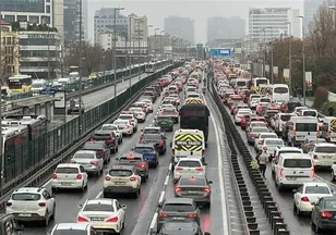 İstanbul trafiği yüzde 90’ı gördü: Megakentte ulaşım durma noktasında!