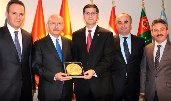 son-dakika-baskan-erdogandan-azerbaycan-donusu-ucakta-gazetecilere-onemli-aciklamalar-tskya-nukleer-silah-ifti-1666344372878.jpg Son dakika: Başkan Erdoğan'dan Azerbaycan dönüşü uçakta gazetecilere önemli açıklamalar! TSK'ya kimyasal silah iftirasına sert tepki - 7