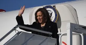 Kamala Harris ’mülteci’ sorusuna kahkaha attı!
