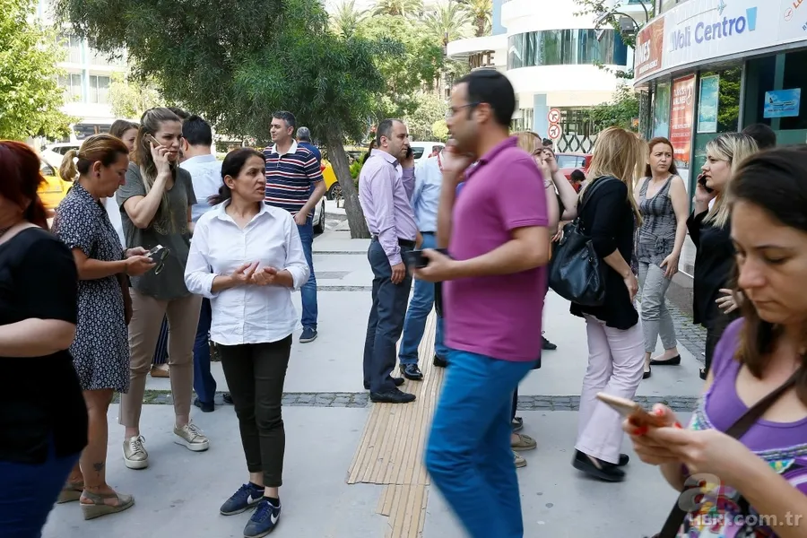 Ege'de meydana gelen deprem sonrası ilk fotoğraflar 13