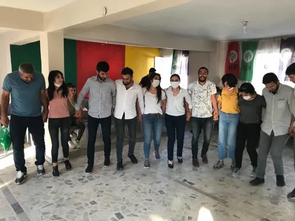 HDP’den Muş’ta koronavirüs halayı