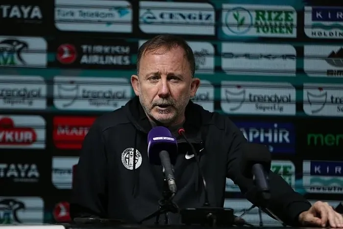 Hasan Arat’tan flaş açıklamalar! Beşiktaş’ın yeni teknik direktörü için sinyali verdi! Nuri Şahin mi, Sergen Yalçın mı?