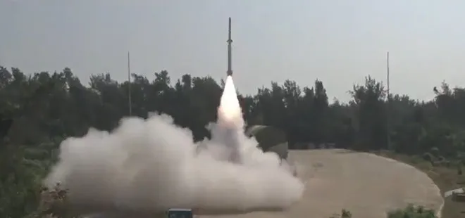 Hindistan AD-1 füzesini test etti! Benzersiz... | İşte füzenin fırlatılma anı...