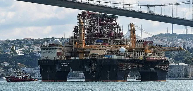 Dev petrol arama platformu Scarabeo 9 İstanbul Boğazı’ndan geçti